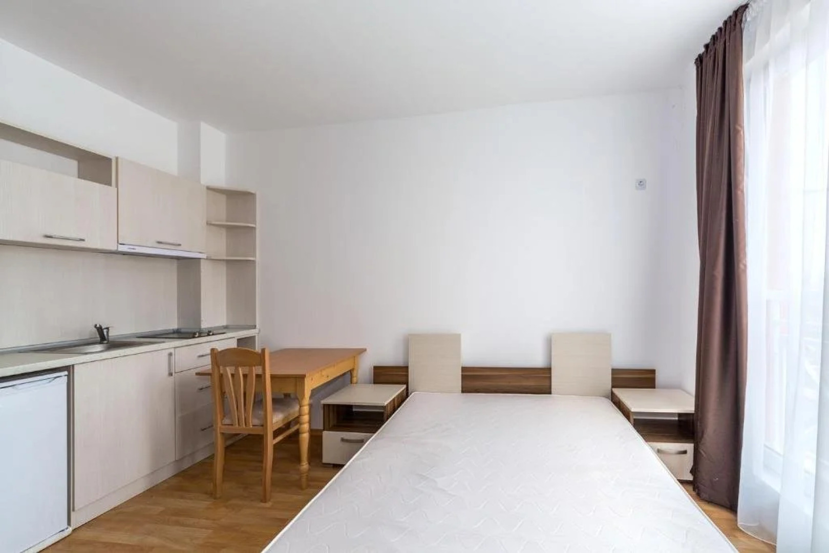 Studio in Sunny Day 6