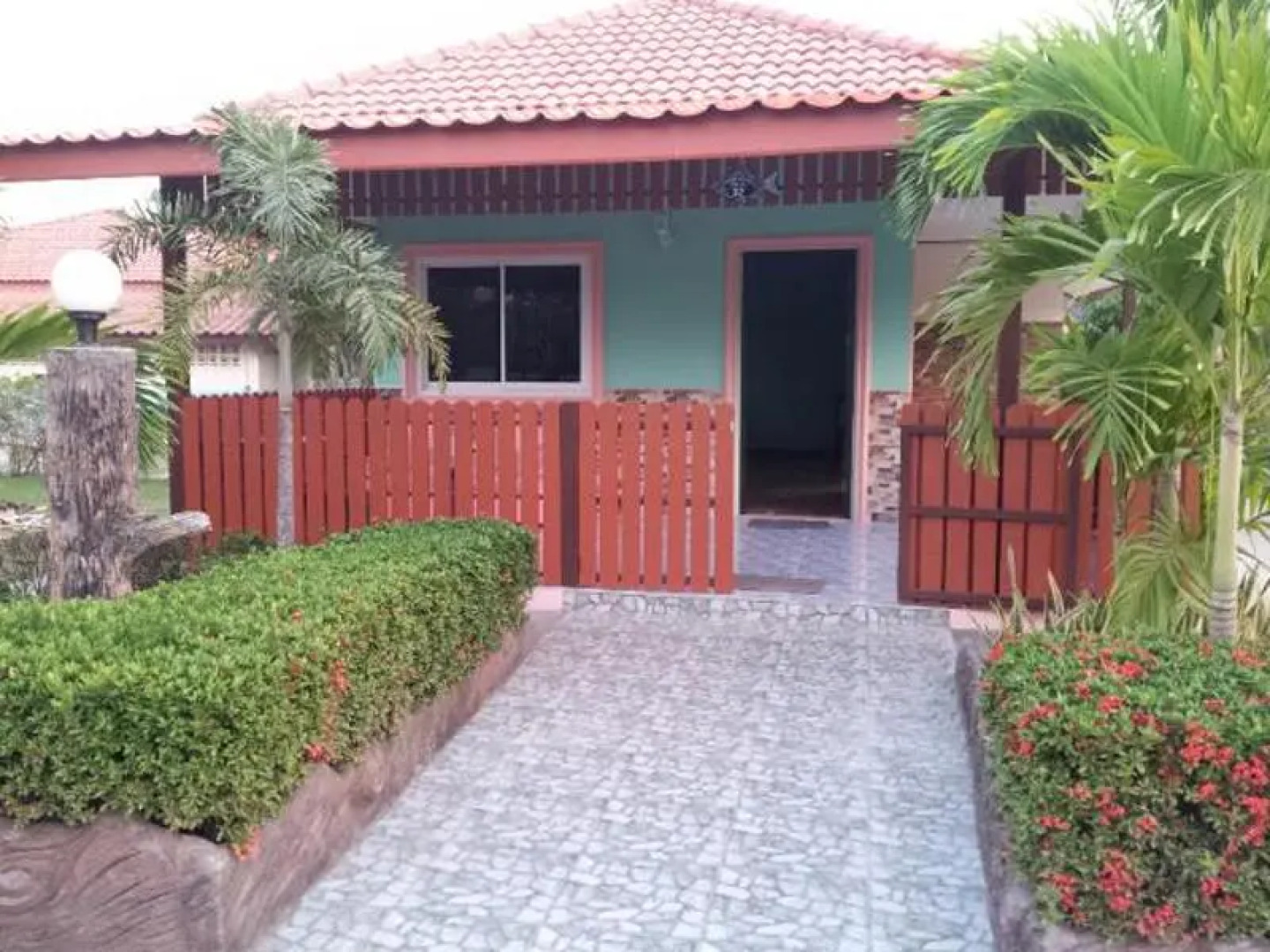 Phromlikhit Sawhanbandal Resort