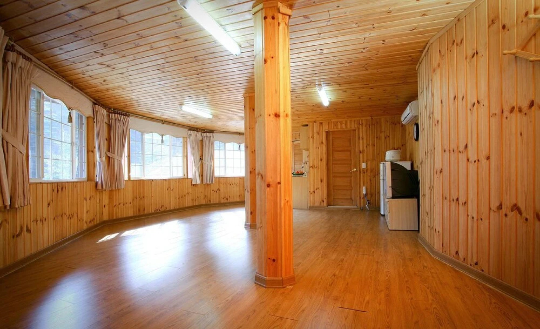 Spring Summer Fall Winter Pension