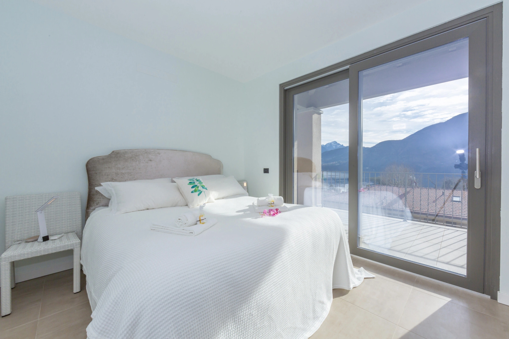 Beautiful 5 Bdrm Modern Penthouse