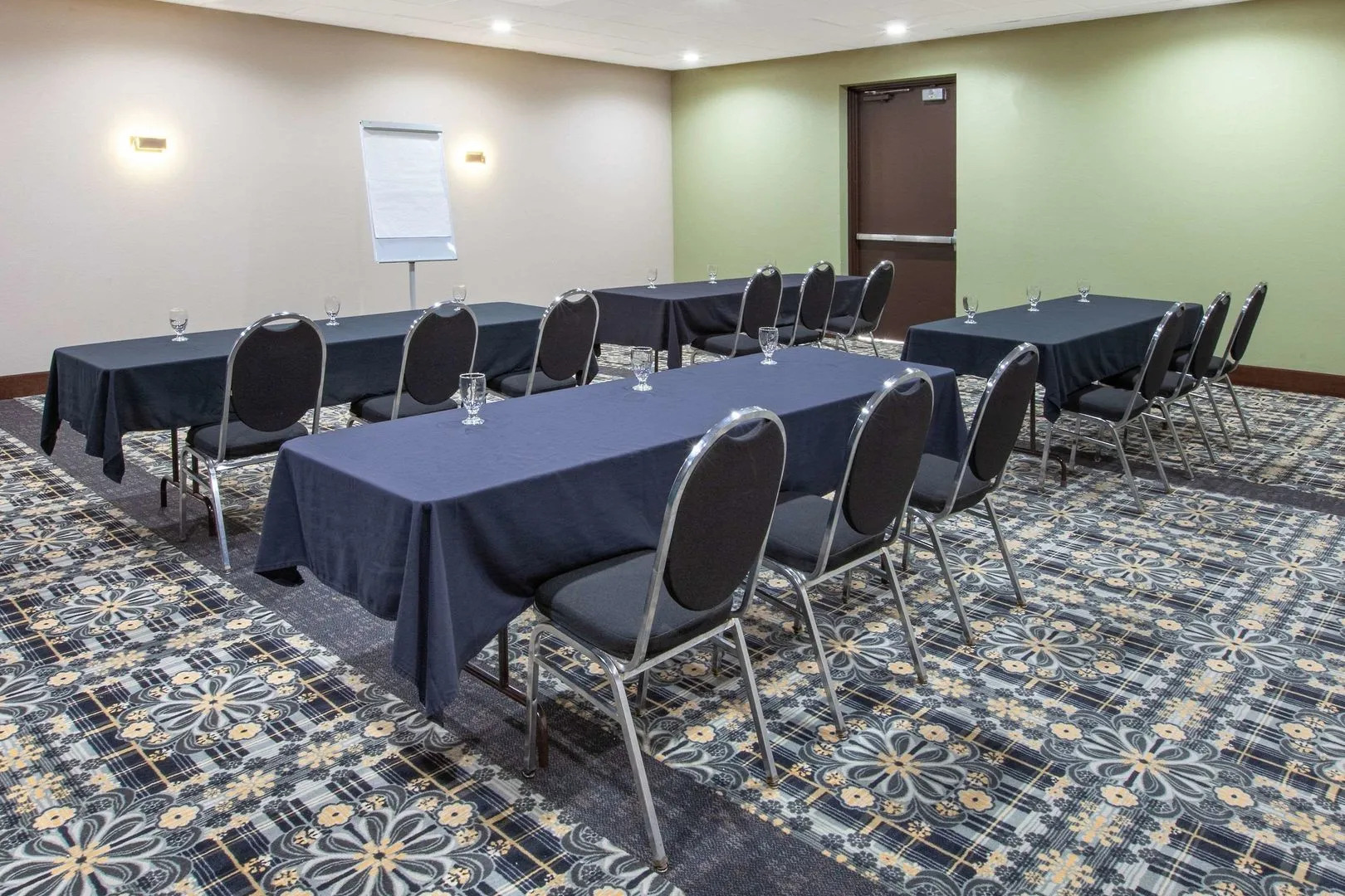 Days Inn And Suites By Wyndham Grand Rapids Near Downtown