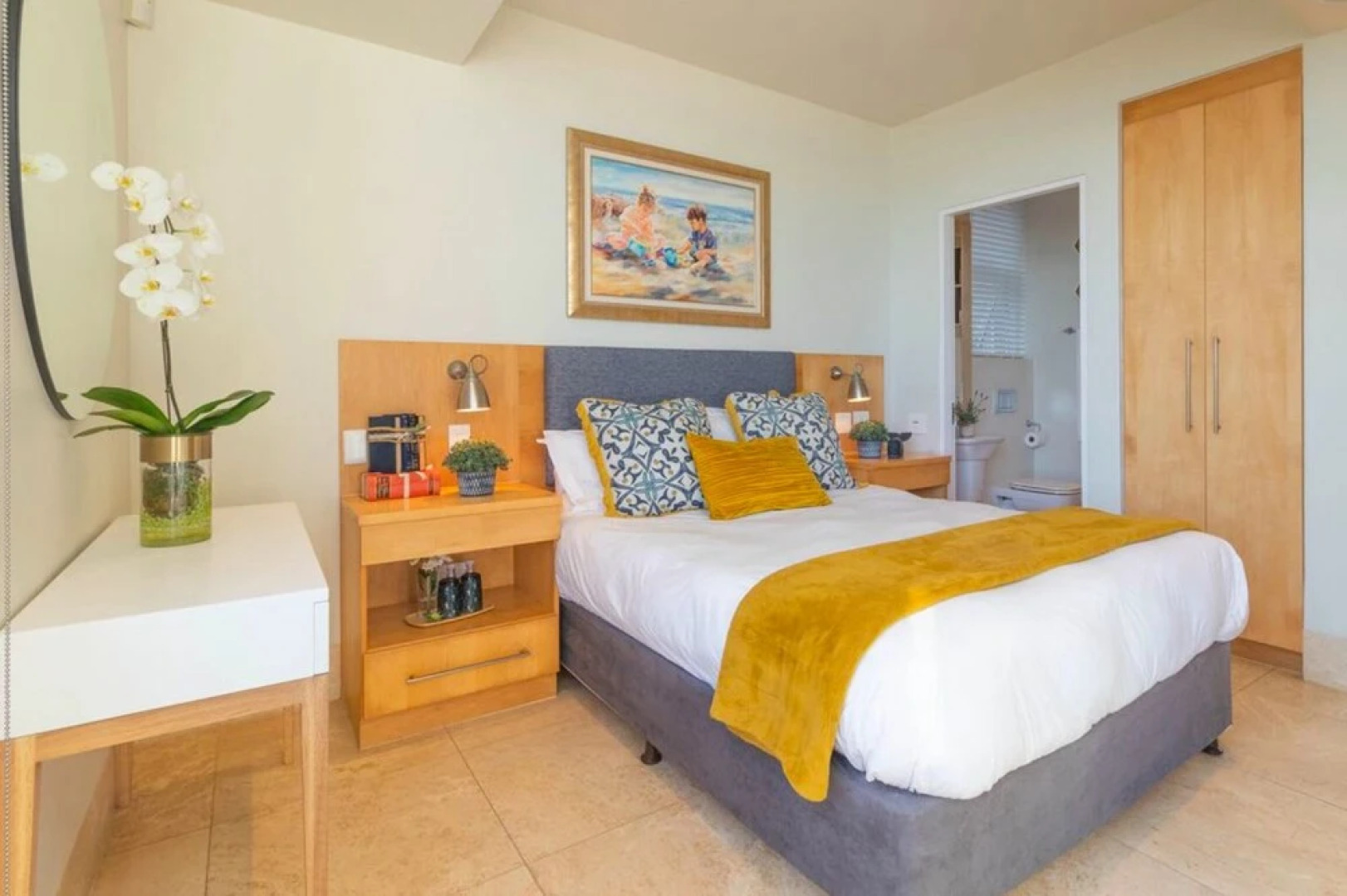 Cozy Room With a Partial sea View