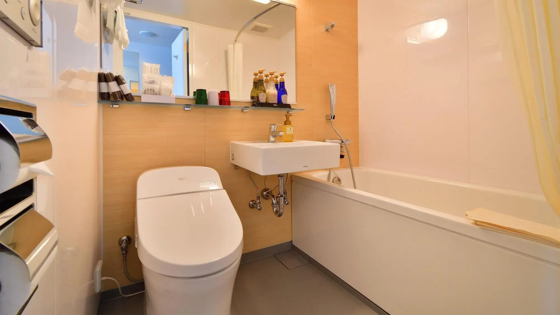 Hotel AQUA CITTA Naha