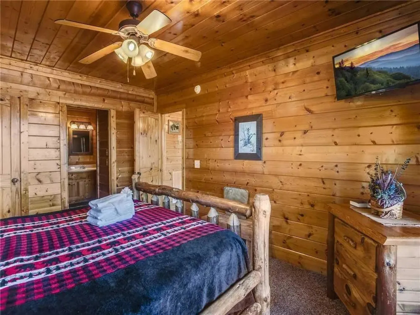 Misty Blue 1 Bedroom Home with Hot Tub