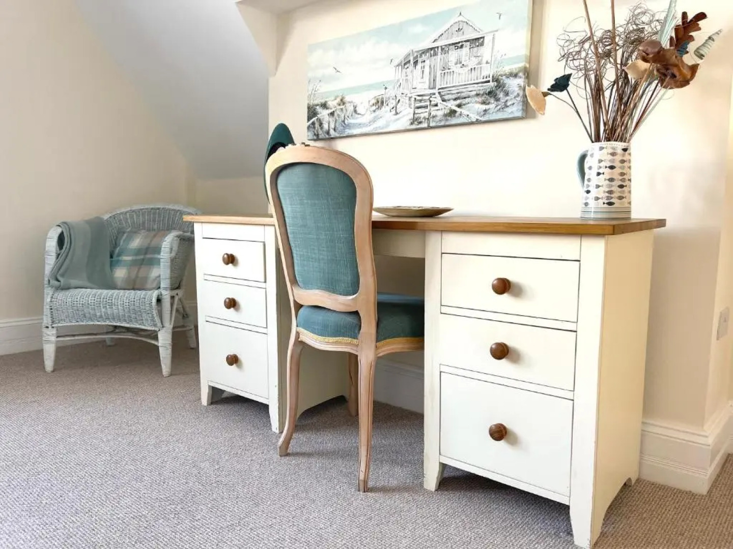 Regal Retreat Modern 2 bed apartment 400m from sea