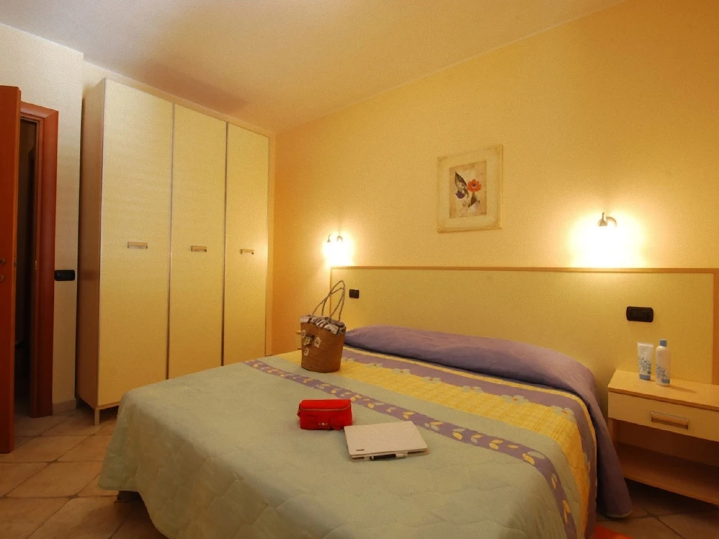 Apartment with Pool near Sea