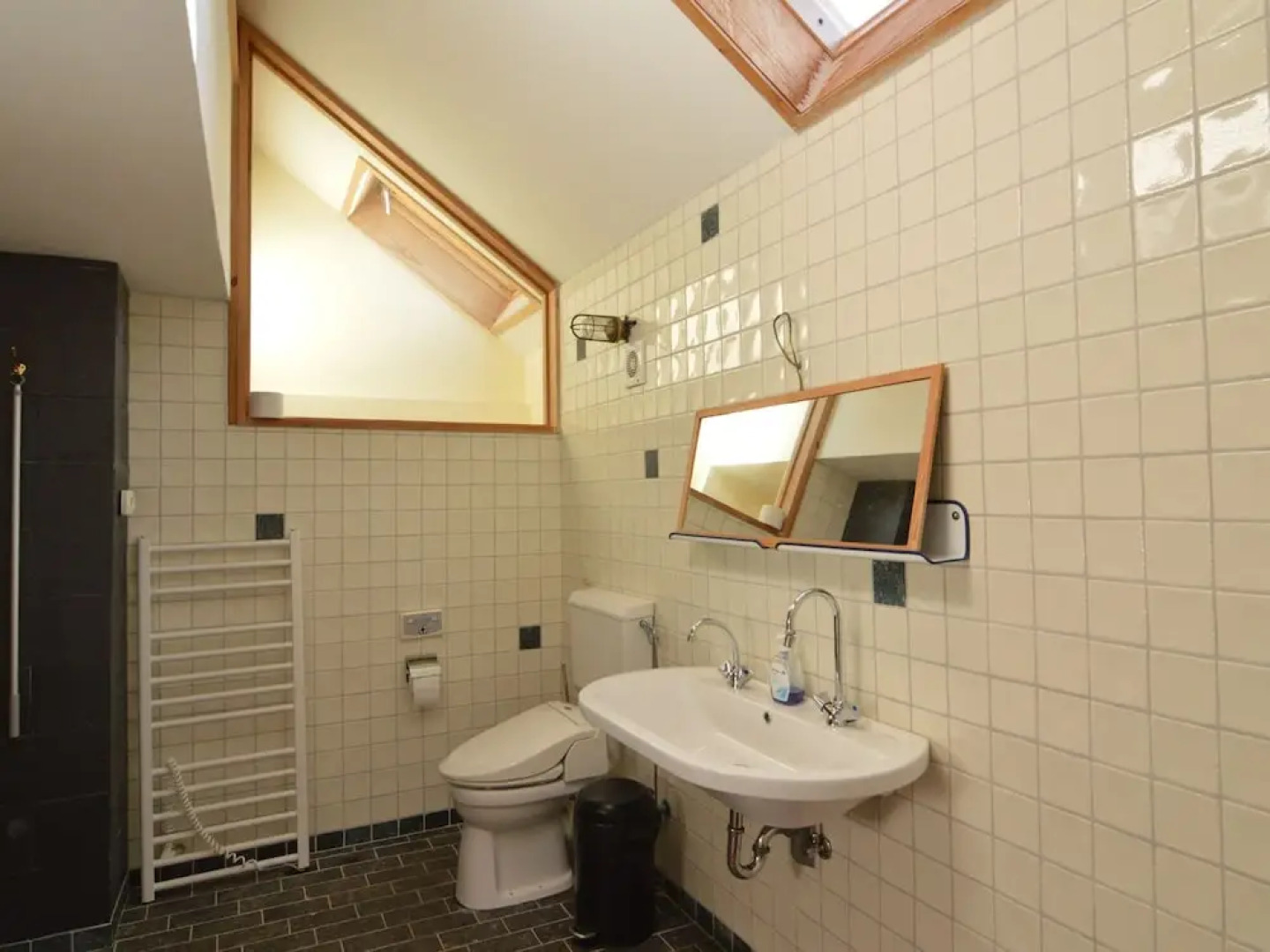 Holiday Home in Izier With Roofed Terrace, Garden, Parking