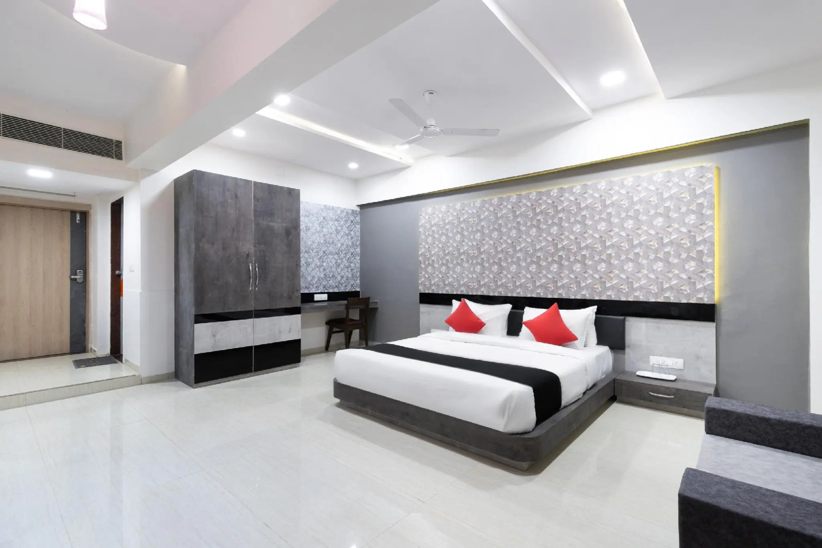 CAPITAL O64125 Hotel Tgt