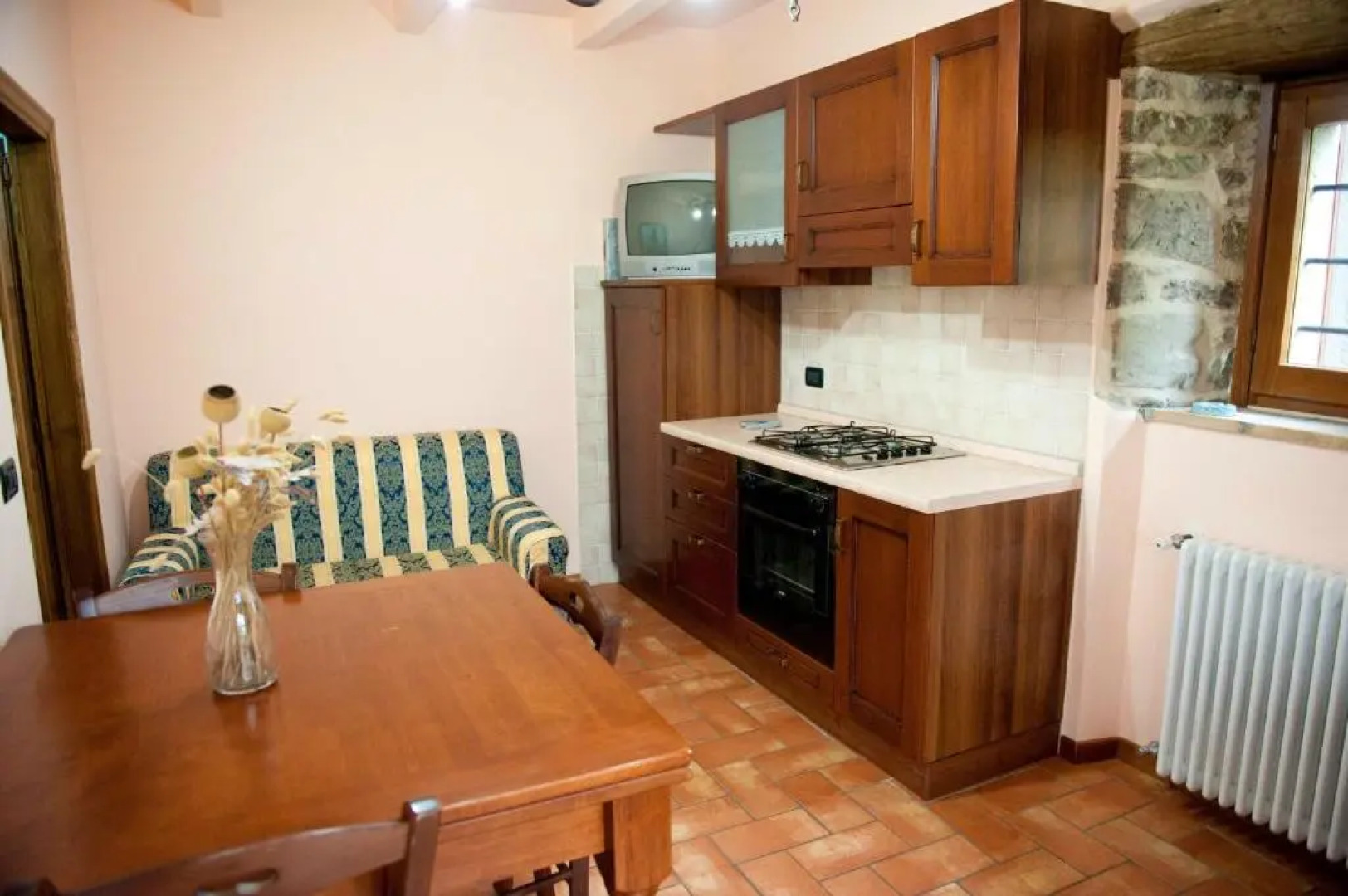 3 bedrooms appartement with shared pool enclosed garden and wifi at Caprese Michelangelo