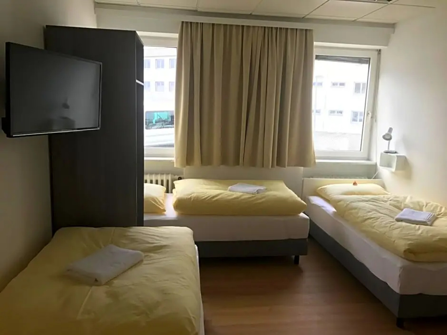 Montagehotel Bed  Steel