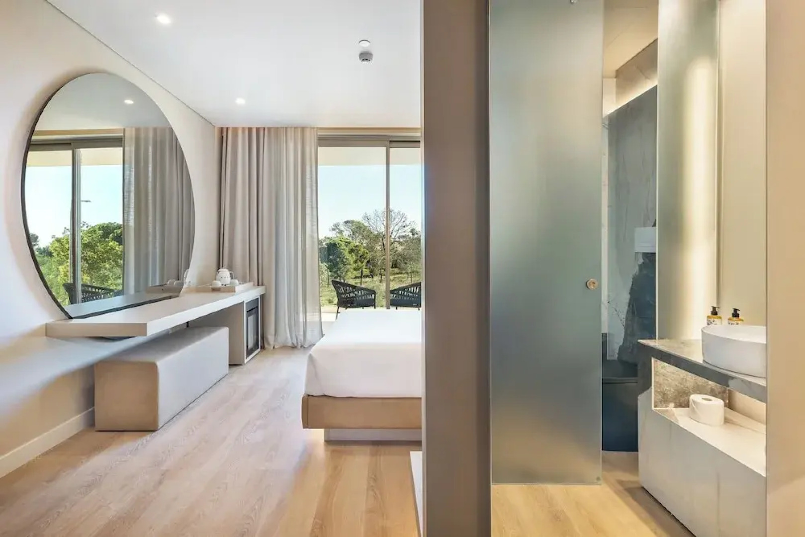 Отель Castelo Suites