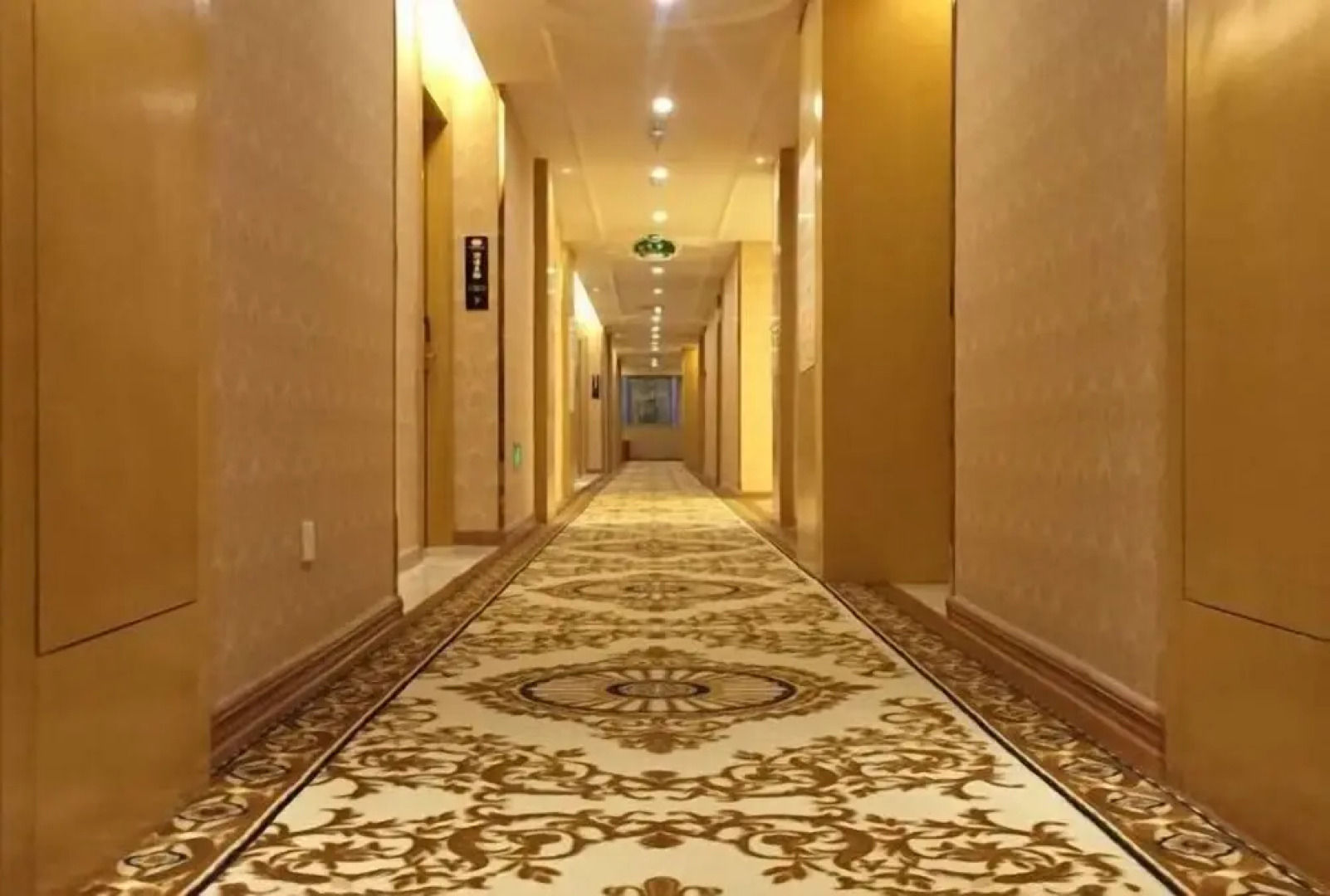 Vienna Hotel (Lingshan Liufengshan Pedestrian Street)