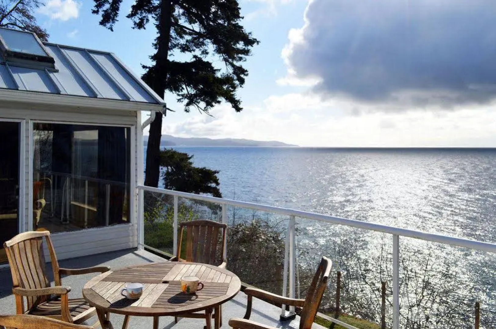 T'Sou-ke bye by BC Island Vacation Homes