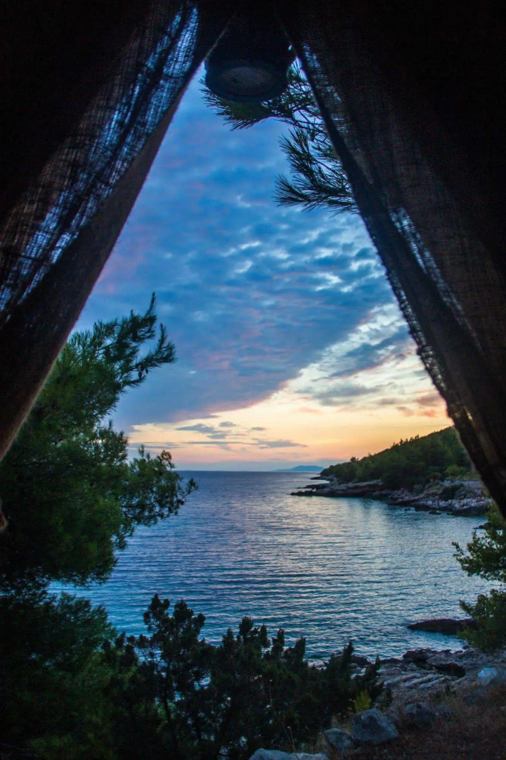 Cast Away - Eco Village