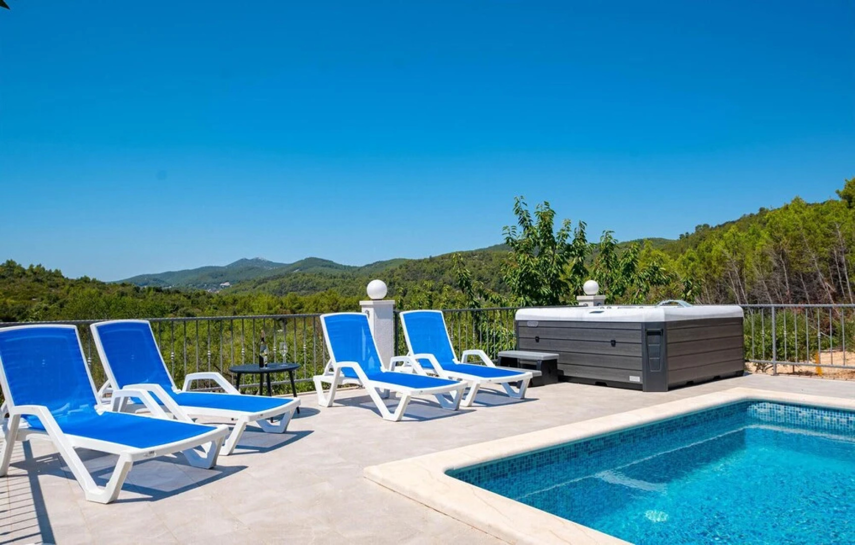 Awesome Home in Cara With Outdoor Swimming Pool, Wifi and 3 Bedrooms