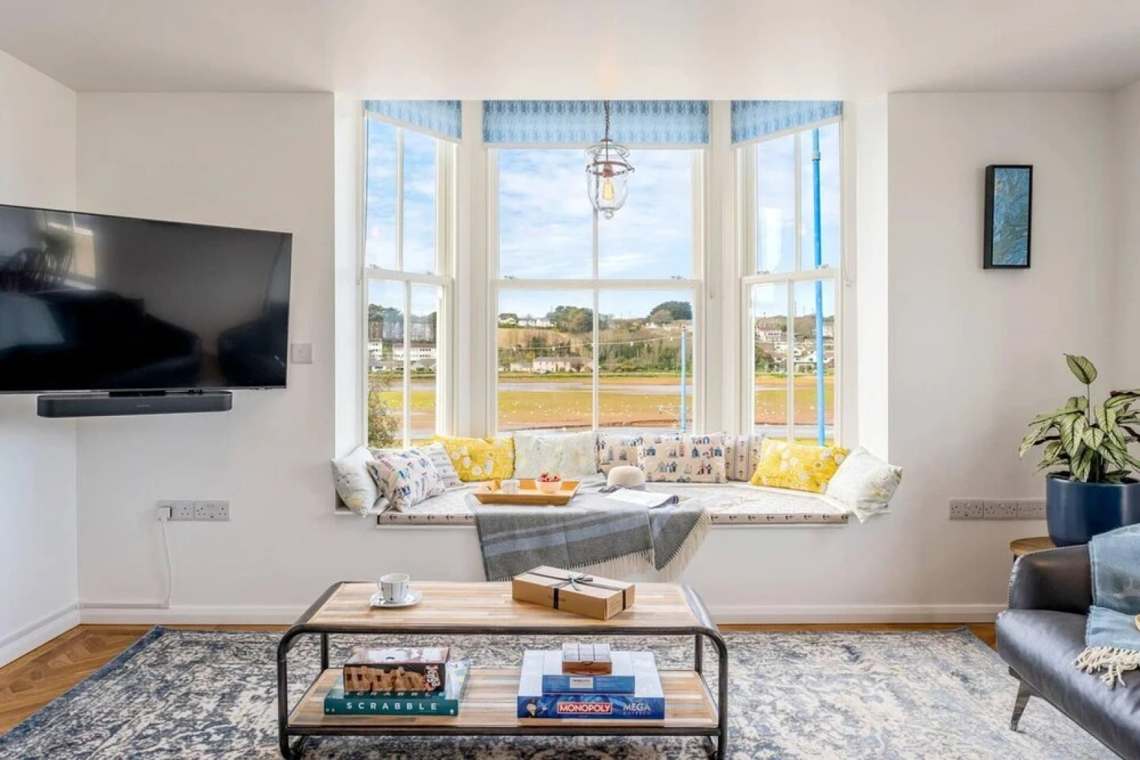 Luxurious 2 Bedroom Apartment With Estuary View