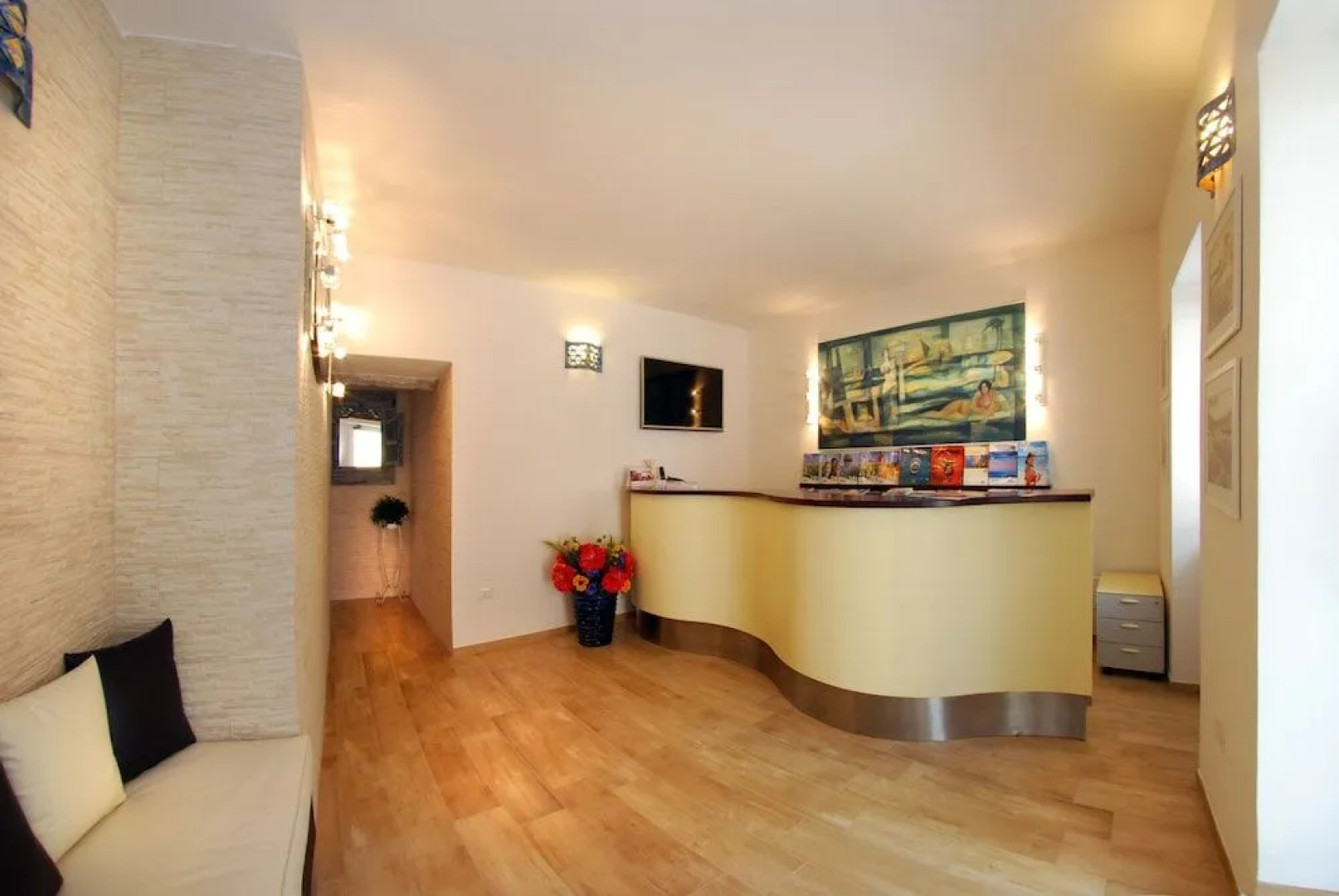 Smart Suite & Apartments