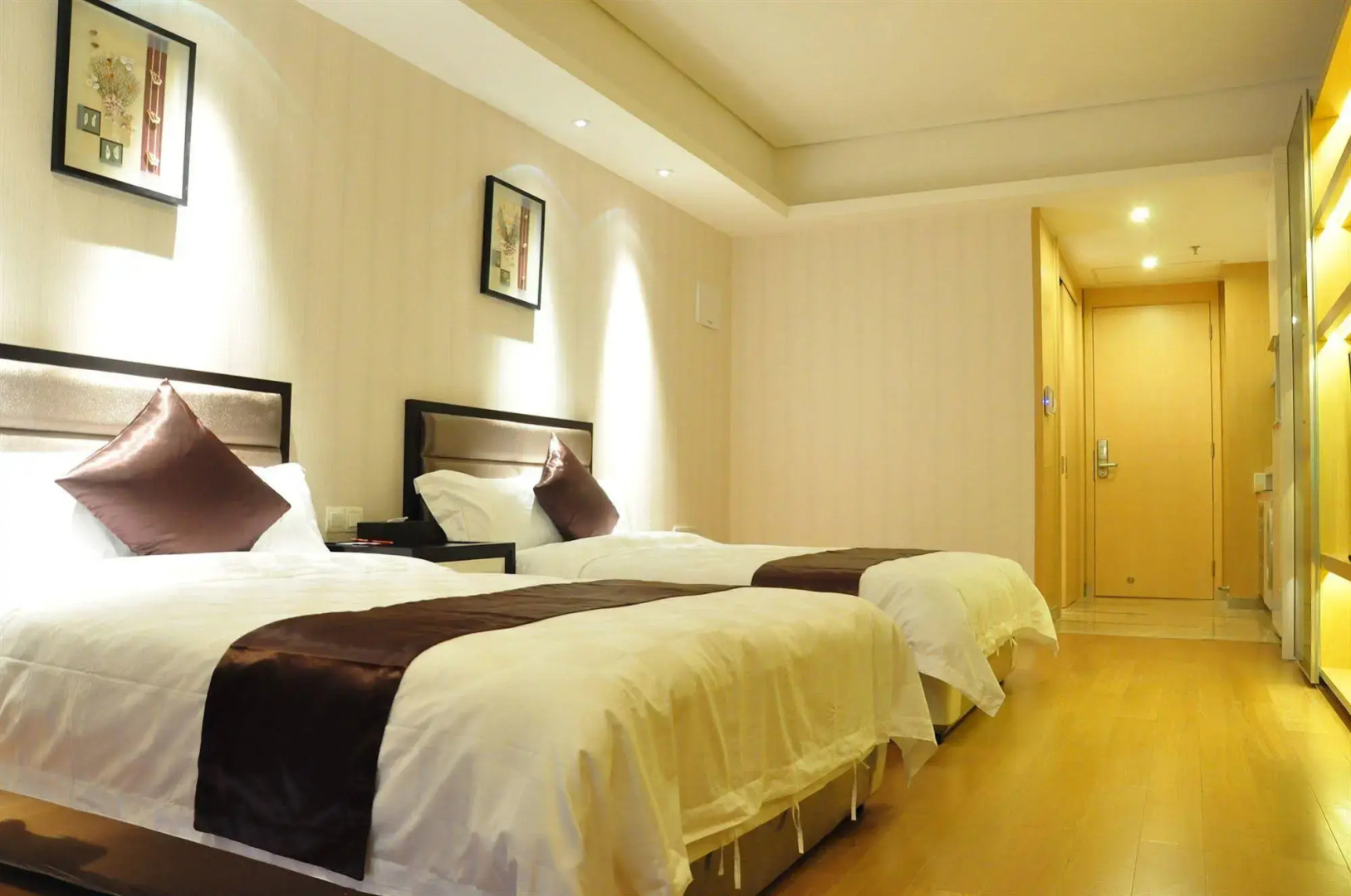BaiHe International Apartment Hotel