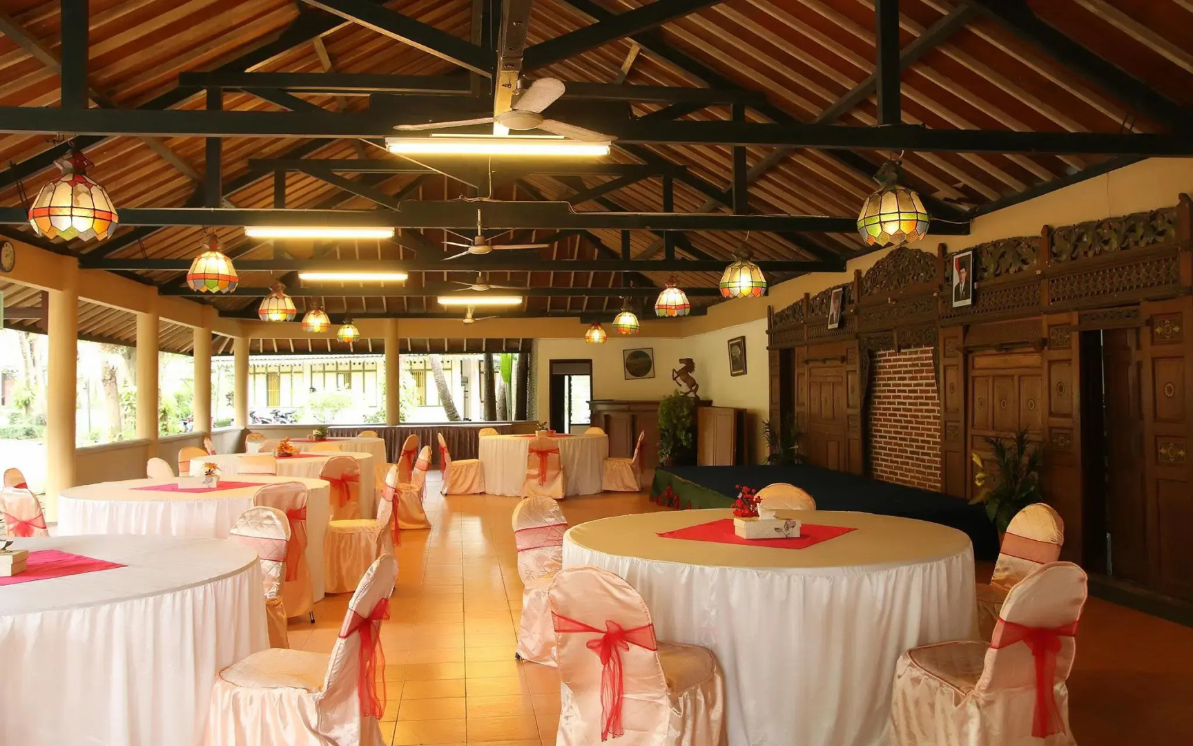 Candisari Hotel & Resto