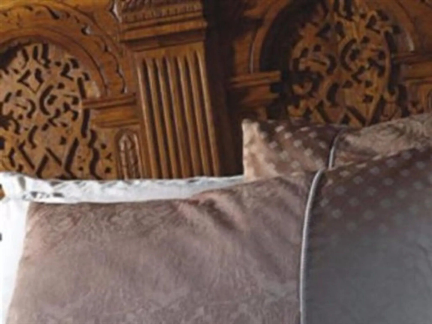 The Saddleworth Hotel