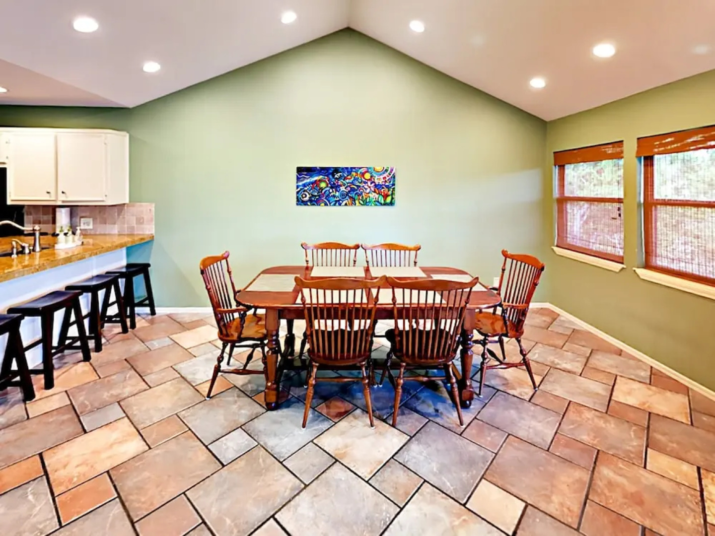 4BR Lakeway Waterfront by RedAwning