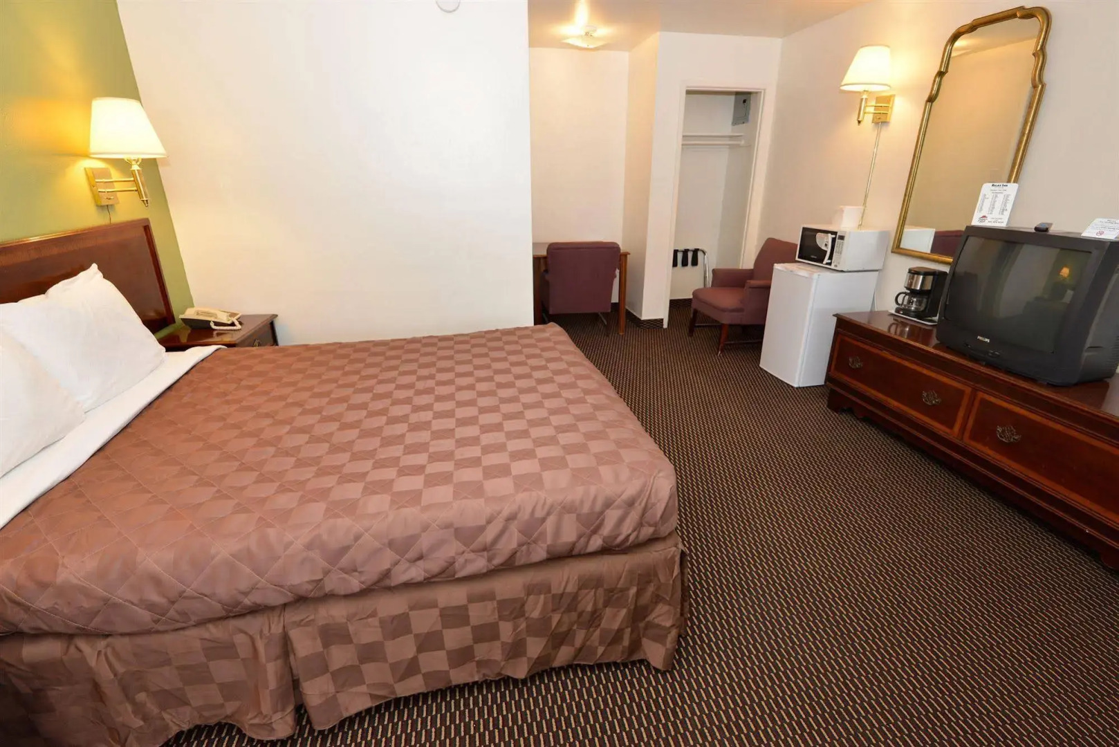 Rodeway Inn & Suites