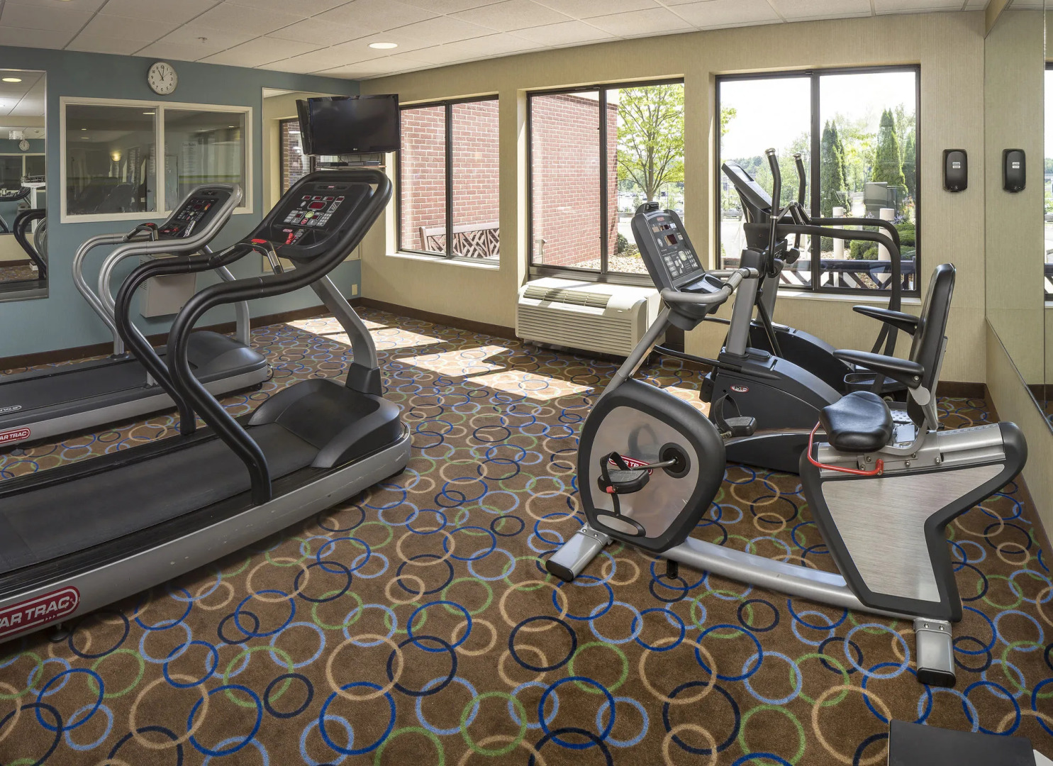 Holiday Inn Express Hotel & Suites Manchester Airport by IHG