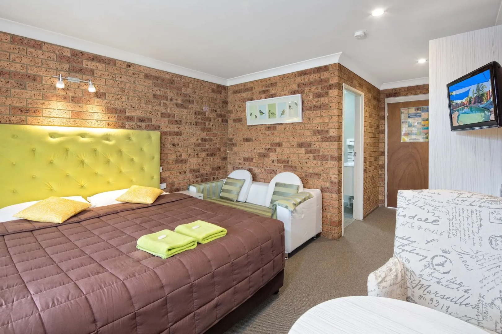 Sapphire Palms Motel