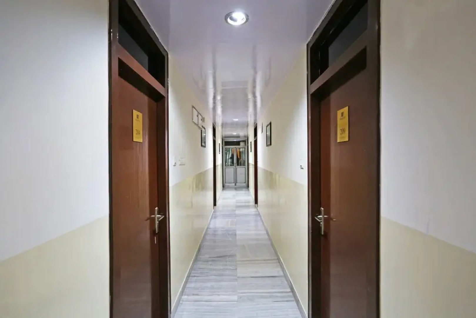 OYO Flagship 42717 Hotel Fort