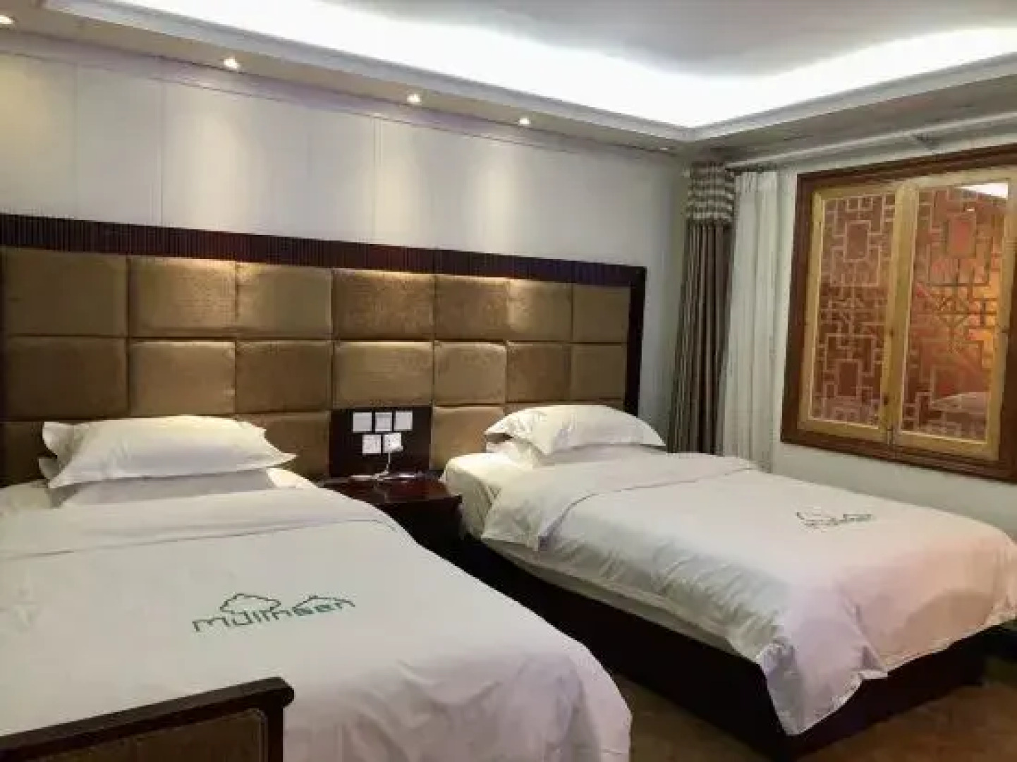 Hailuogou Mulin Sencun Hotel
