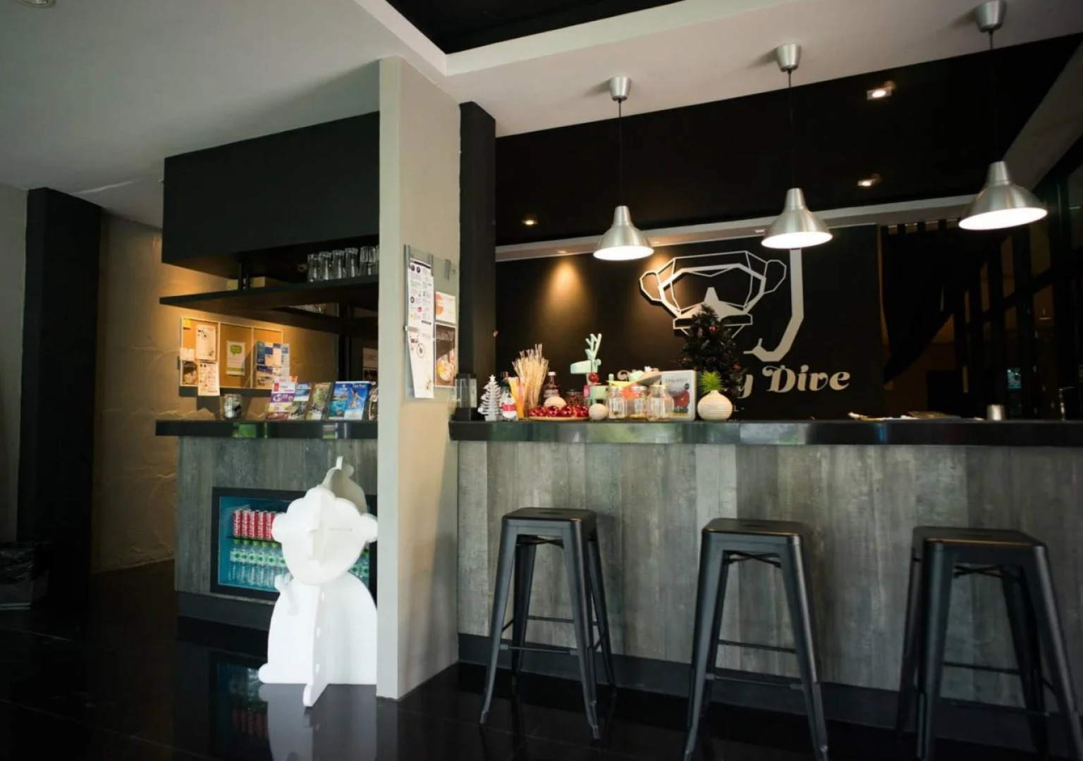 Monkey Dive Hostel Khaolak