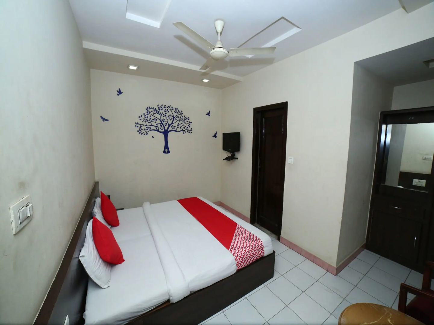 OYO 1067 Hotel Surbhi