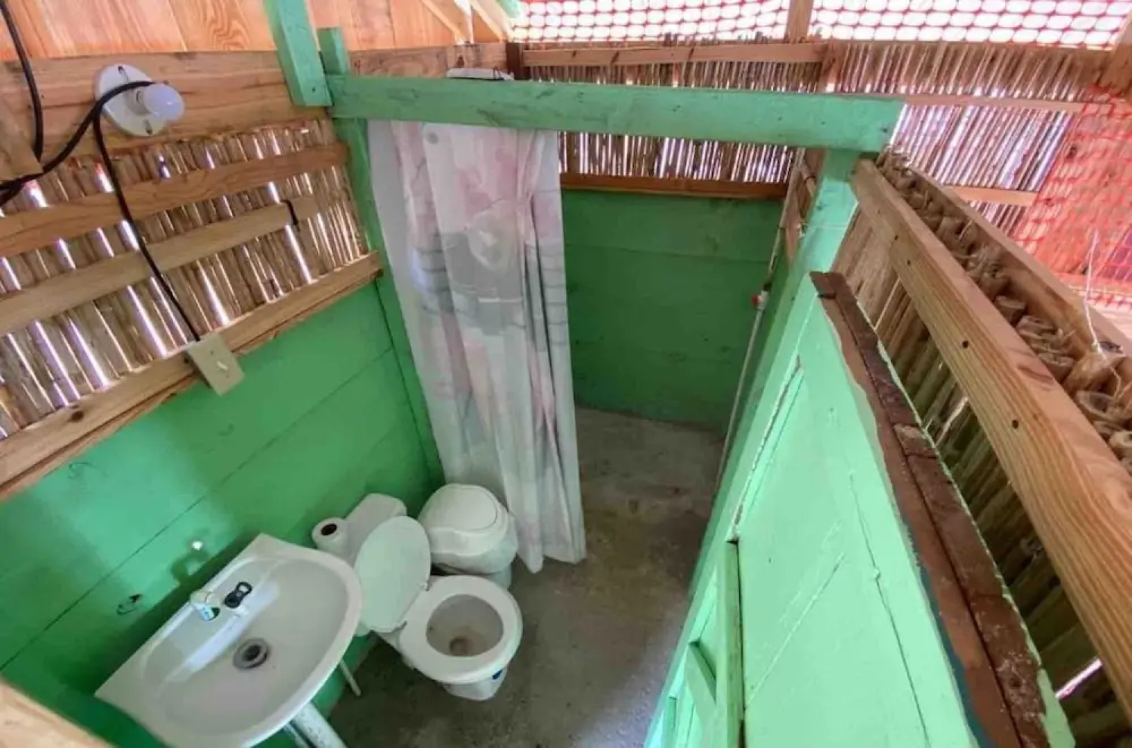 Private Ocean-Front Cabin with private bathroom on San Blas Island