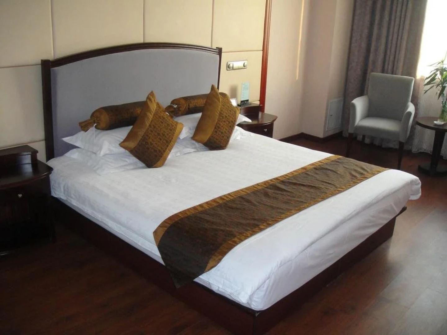 King Eastern Jingyang Hotel