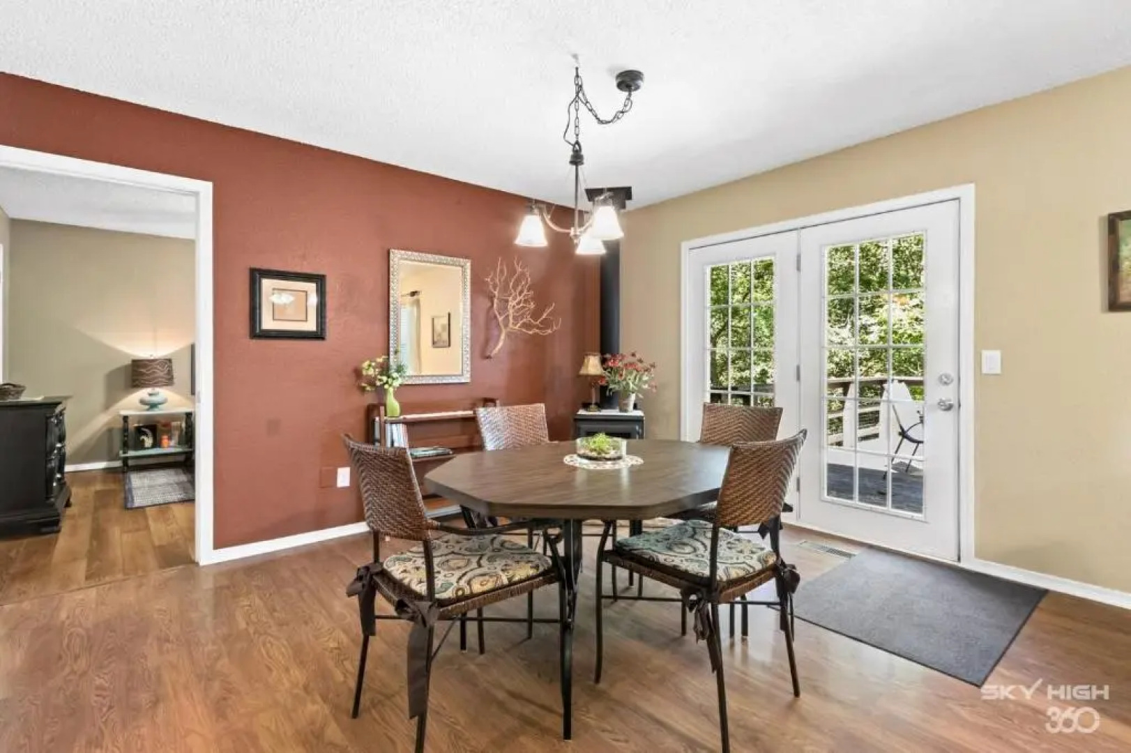 Wooded, Quiet Cottage, Very close to the Back 40