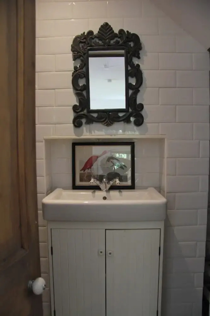 Woodlands Cozy Cottage in Gerrards Cross, Sleeps 2