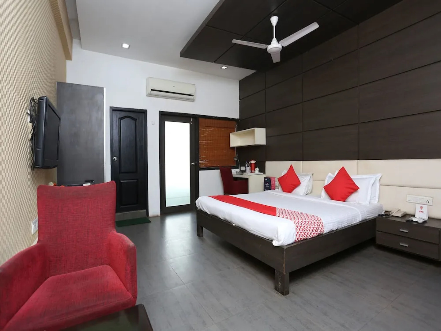 OYO 11939 Hotel Queens Club of India