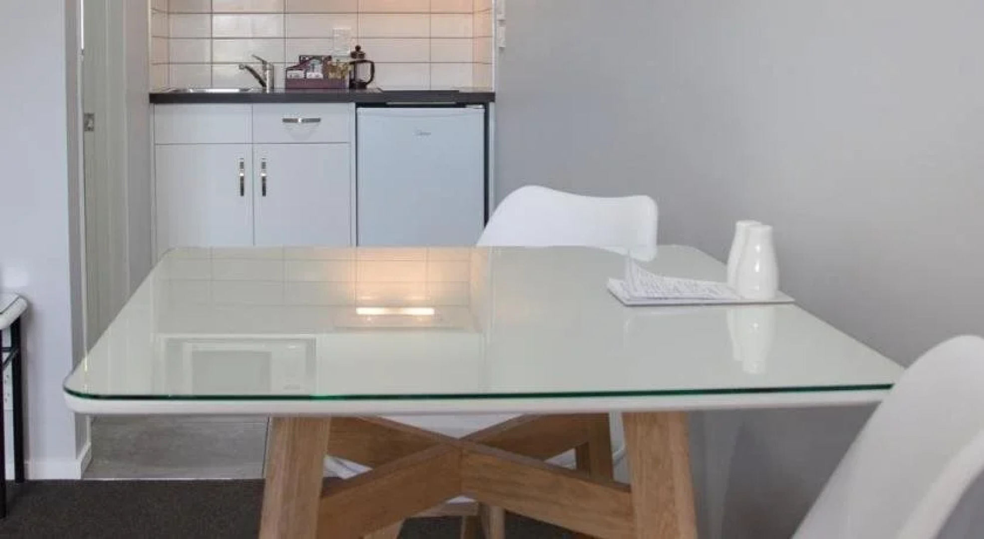 Bk's Palm Court Motor Lodge