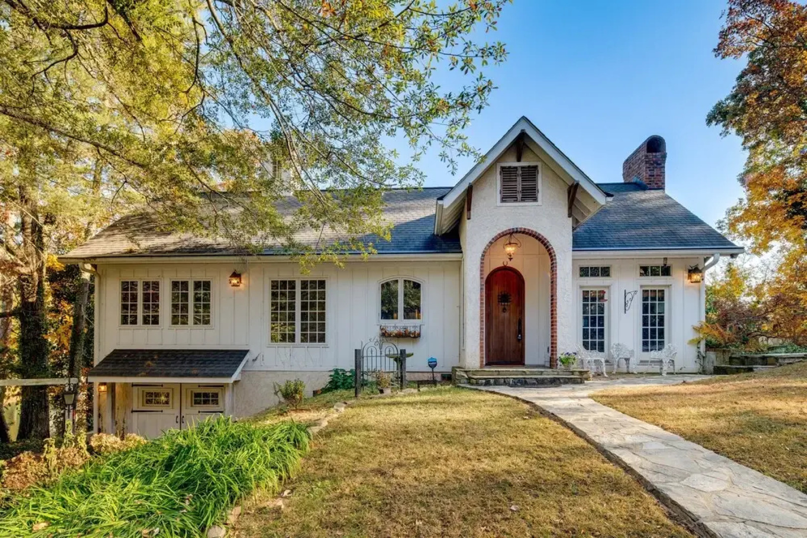 Lakefront Landrum Home w/ Deck, Fire Pit & Kayaks!