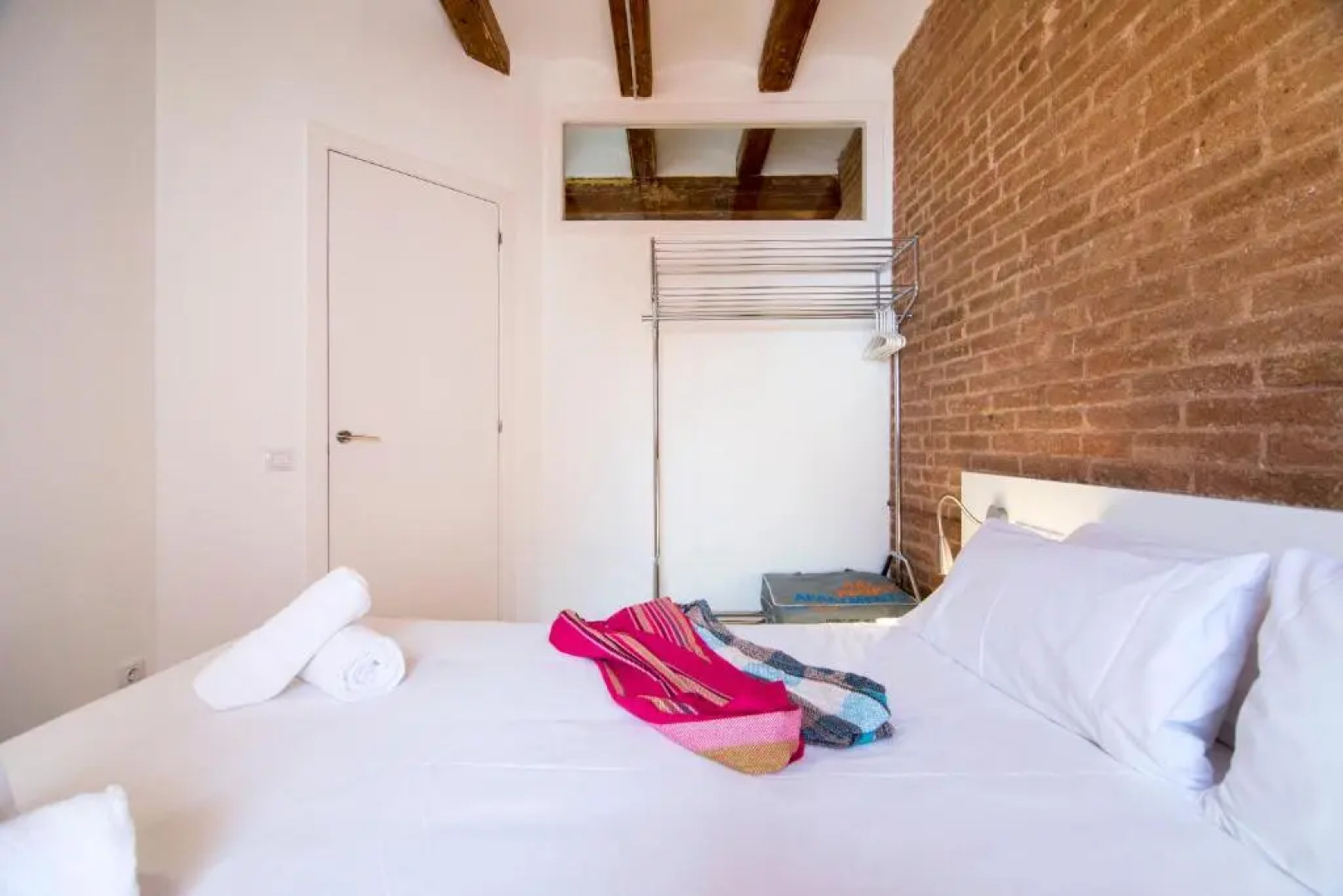 Happy People Ramblas Harbour