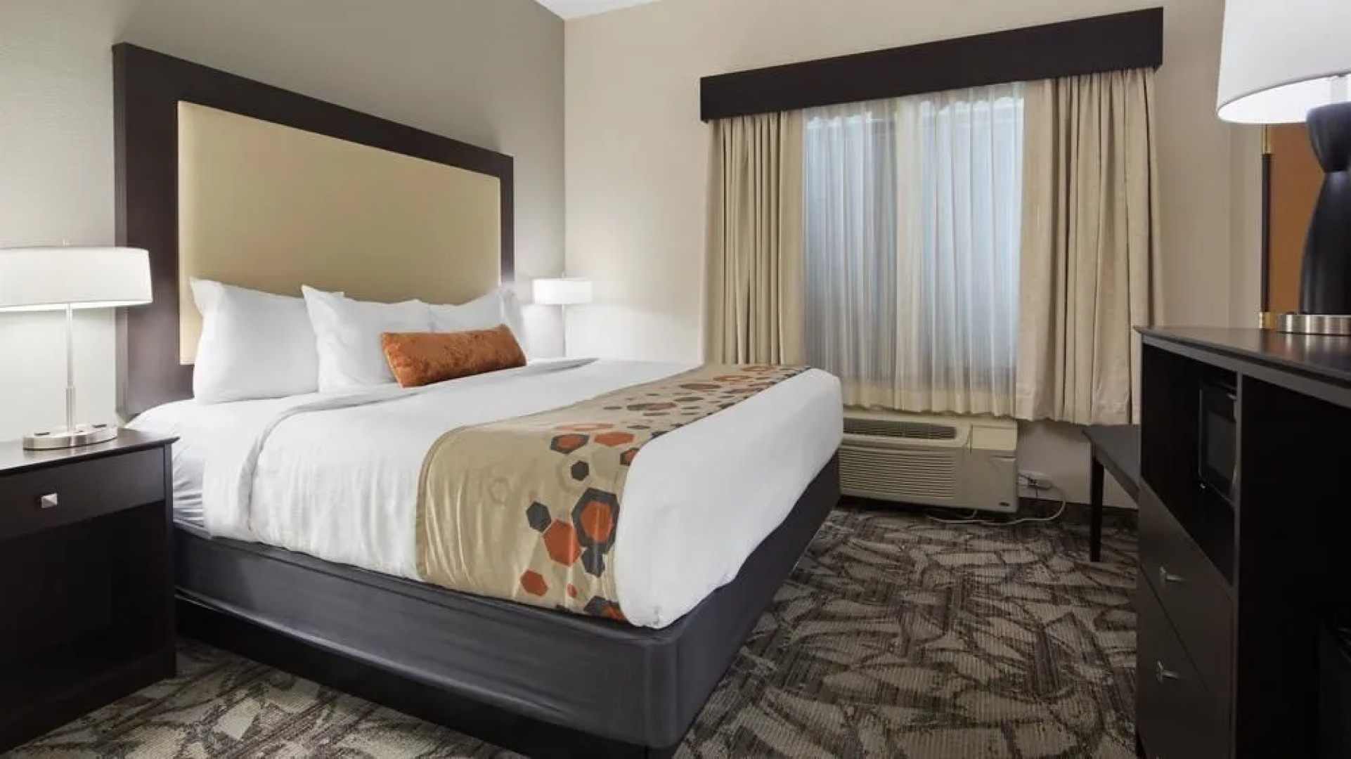 Holiday Inn Express & Suites Cedar Falls - Waterloo by IHG