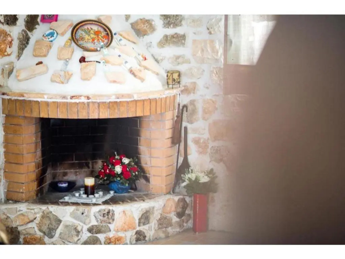 Lithahiro stone house