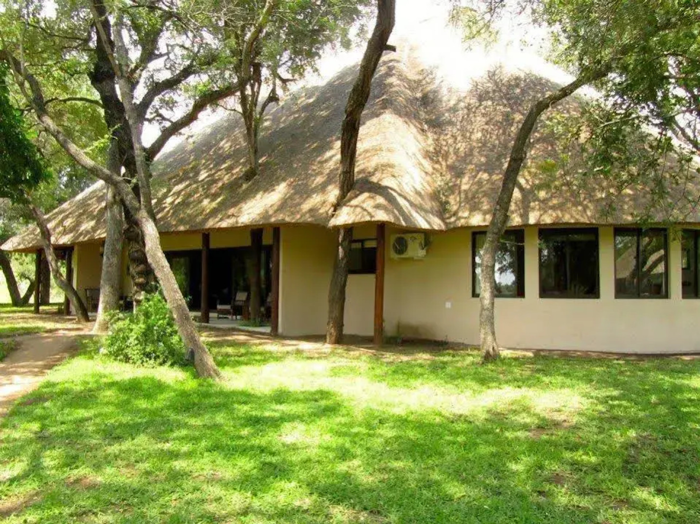nDzuti Safari Camp