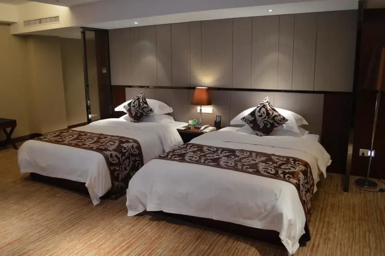 Yichang Riverside No 1 Hotel