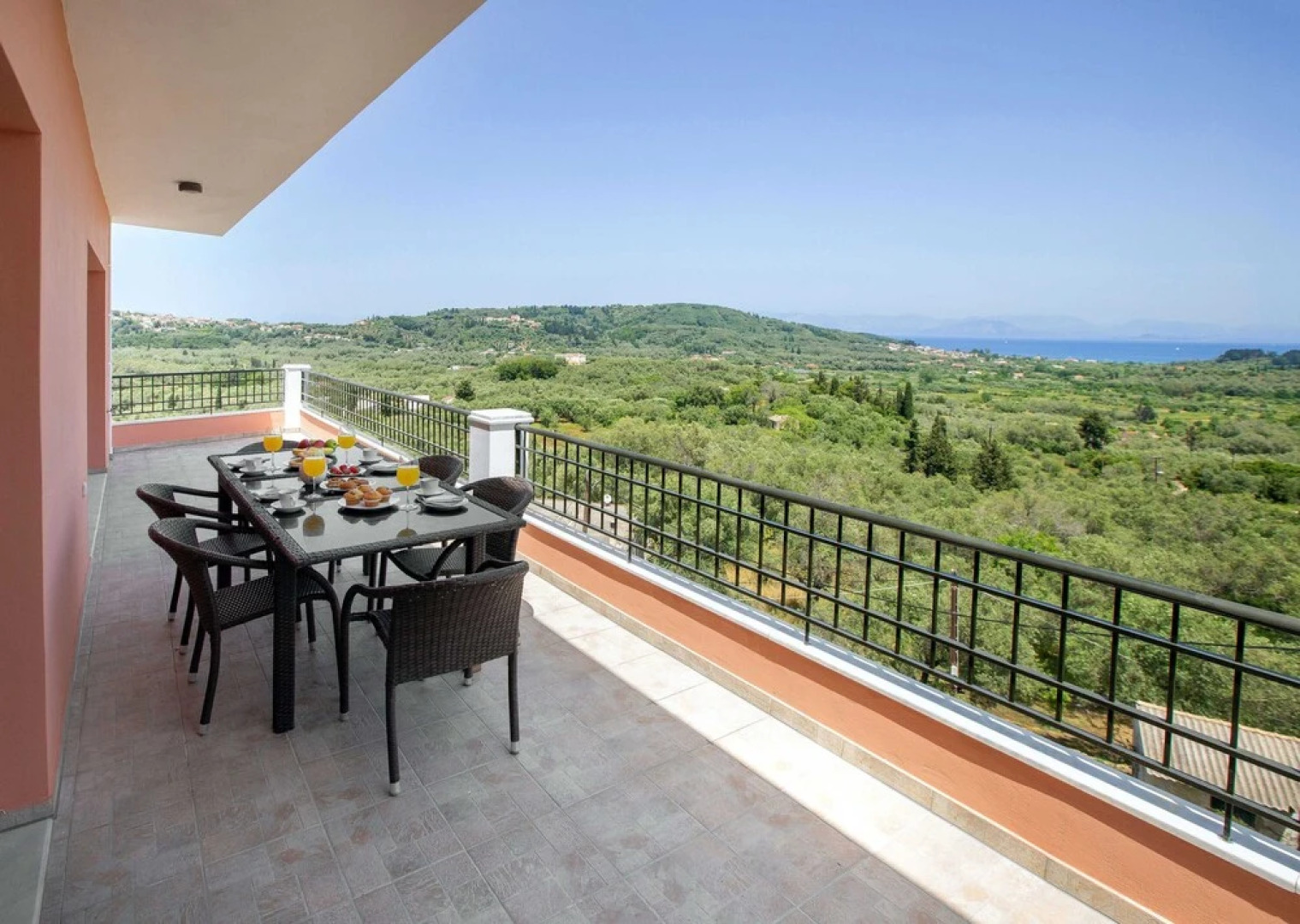 Spacious House with great view in Corfu