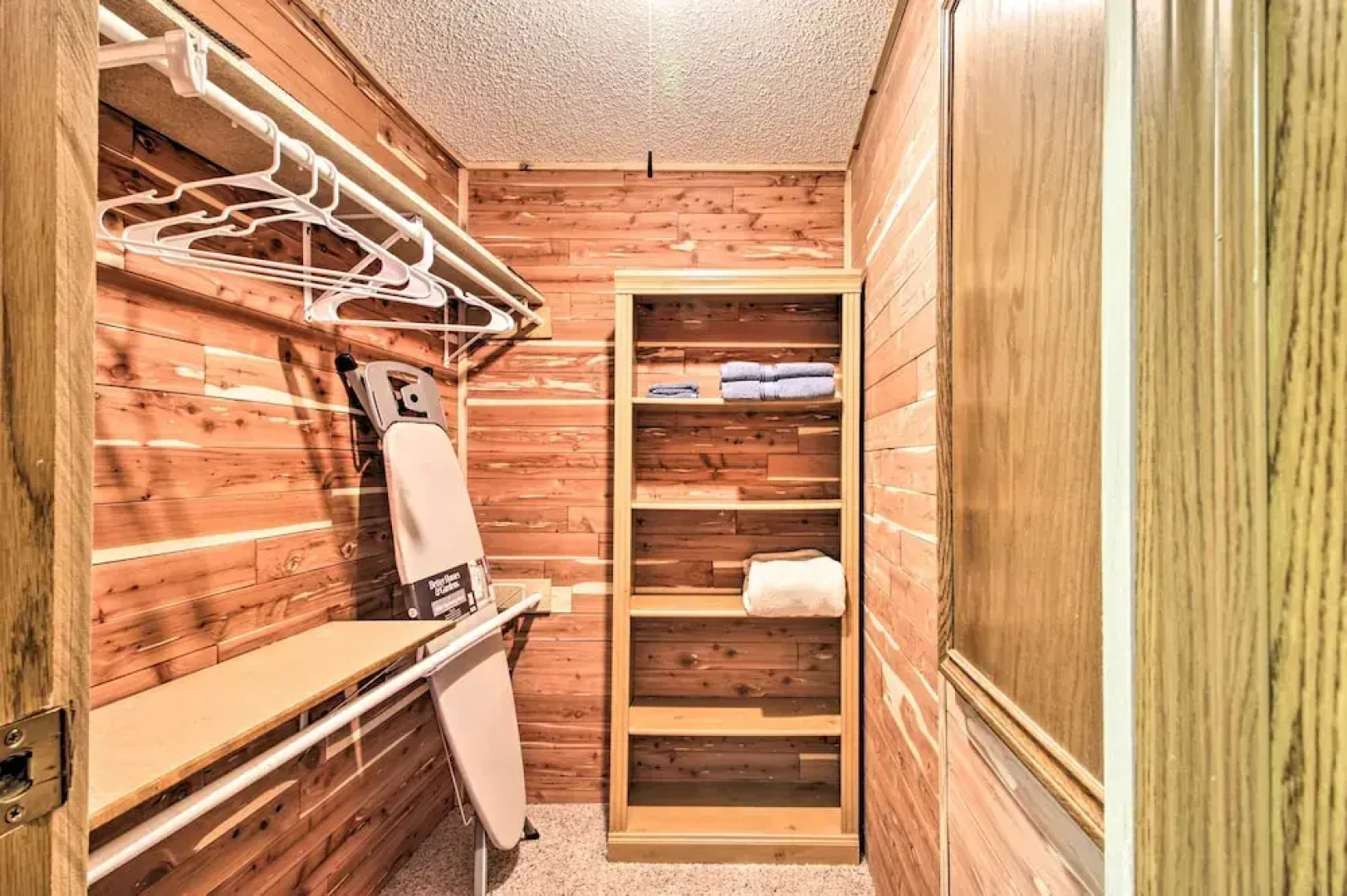 Cozy Crosby Cabin Near Serpent Lake + Main St