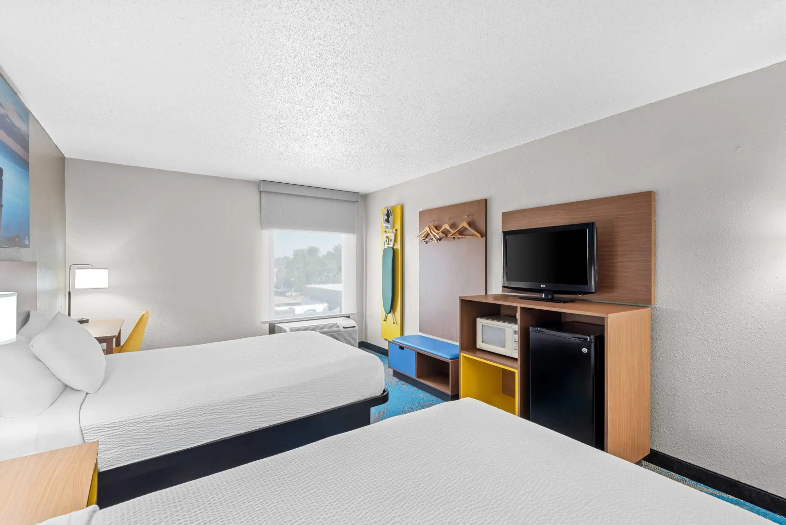 Days Inn & Suites by Wyndham Cedar Rapids