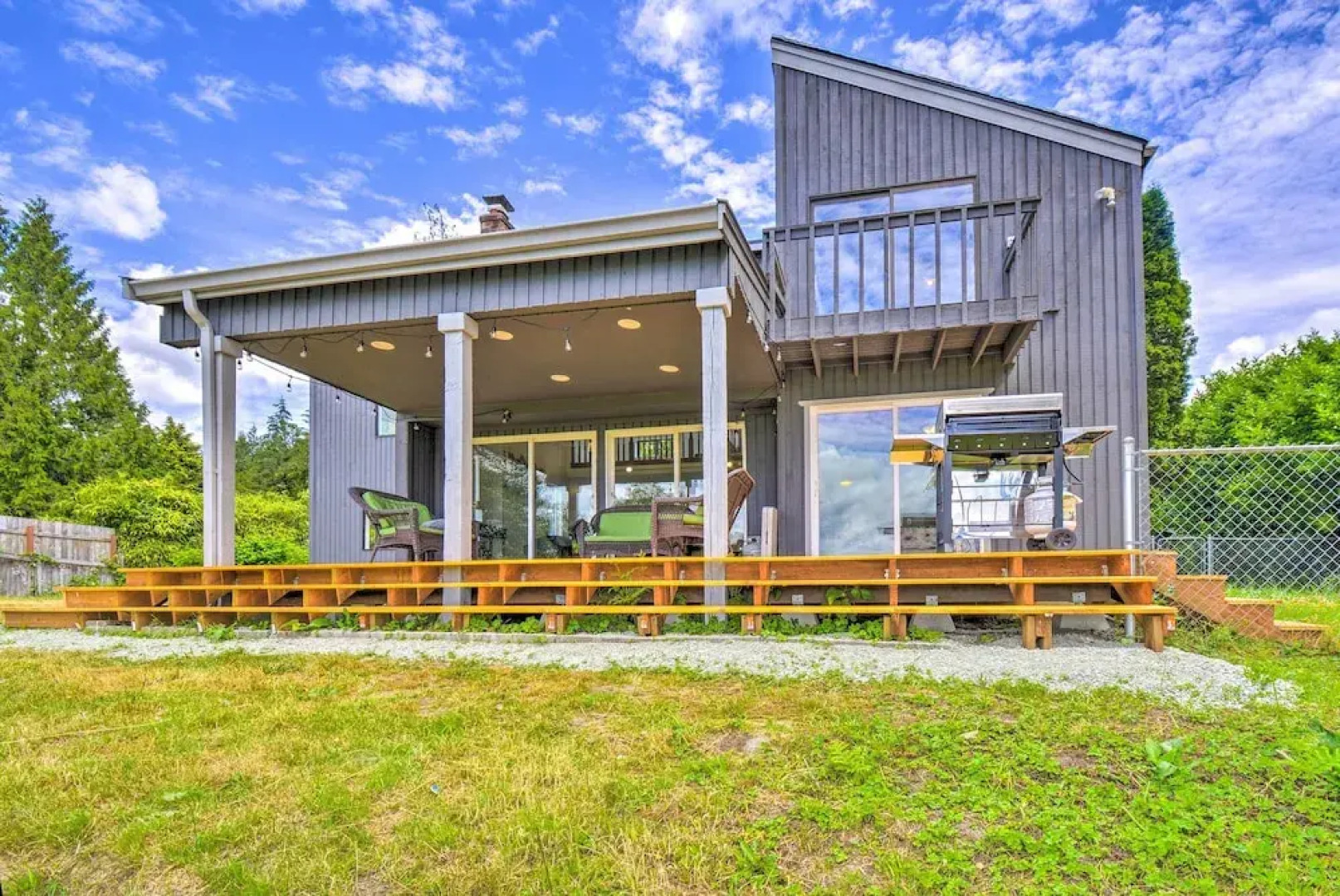 Stunning Hood Canal Getaway w/ Private Deck!