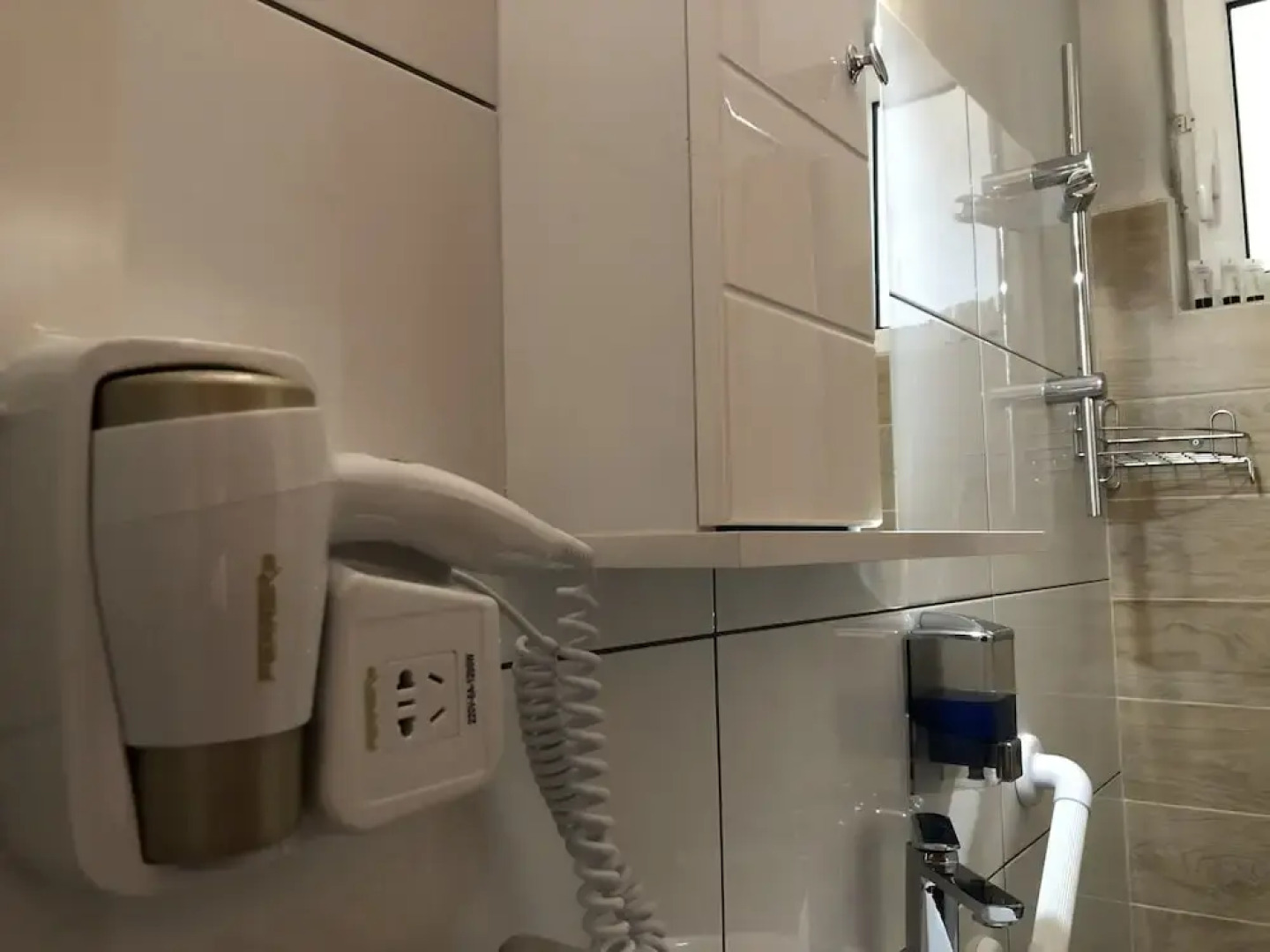 Lemon Tree Suites Near ATH Airport