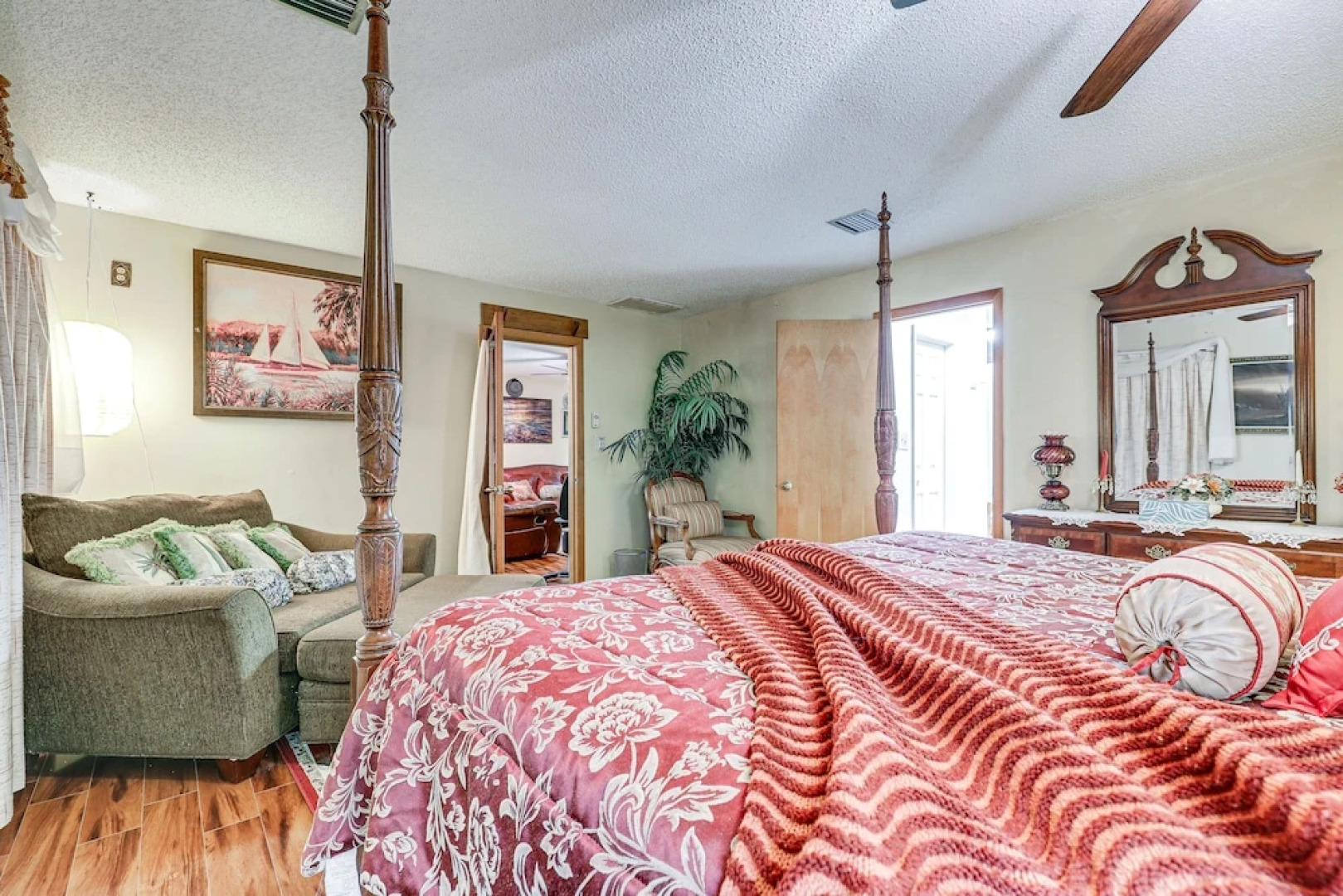 Spacious Brandon Home: 10 Mi to Downtown Tampa!